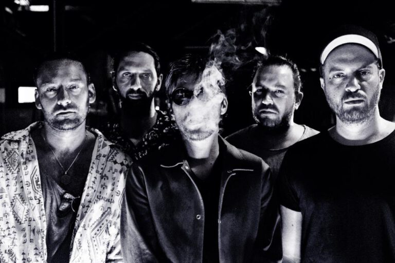 Review Tausend Rosen Das kleine Schwarze it's only pop, mom!